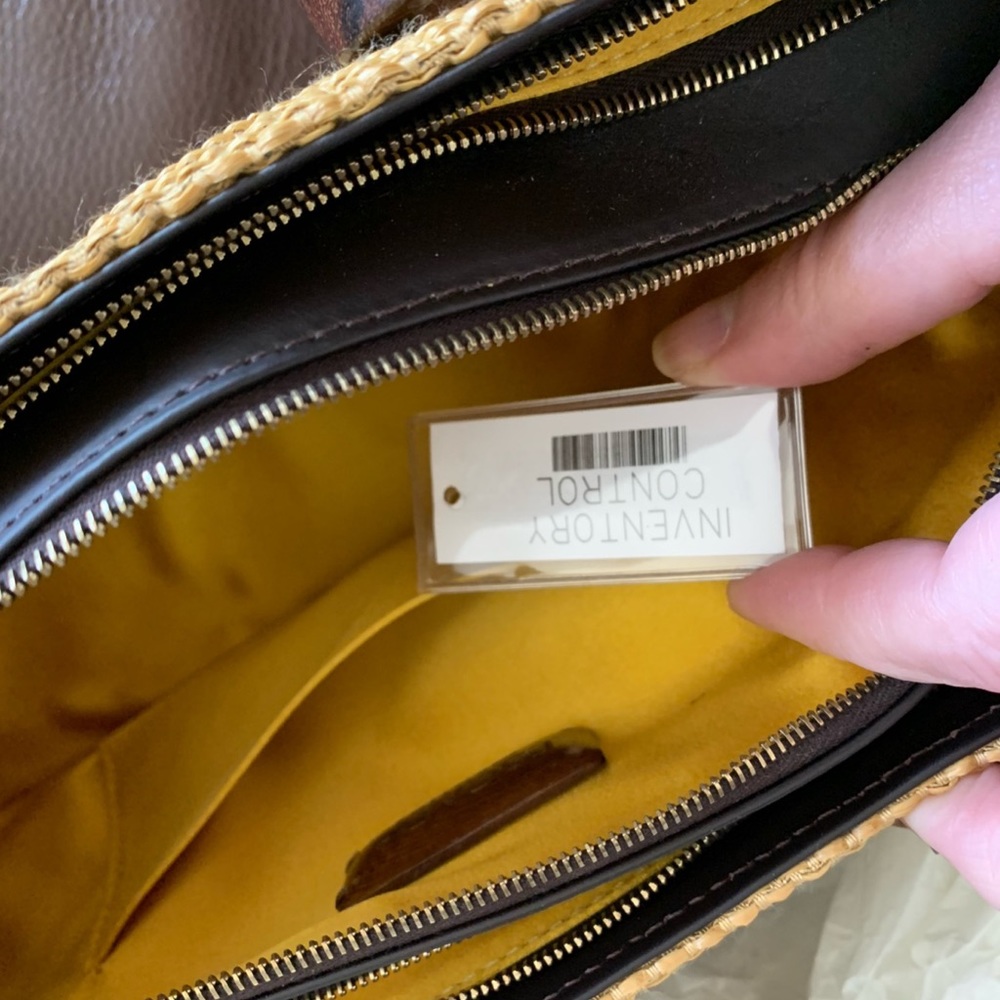 👏host pick 👏 Rare Escada “Exotics” handbag - Picture 5 of 12